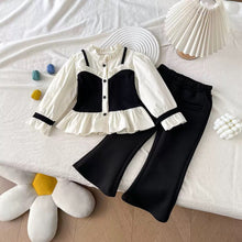 Carregar imagem no visualizador da galeria, Camisa crema con falso chaleco y pantalón negro
