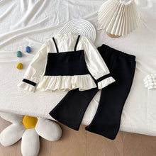 Carregar imagem no visualizador da galeria, Camisa crema con falso chaleco y pantalón negro
