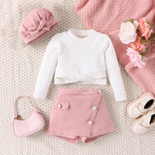 Cargar imagen en el visor de la galería, Blusa blanca con detalles en la cintura y short pollera rosa con boina
