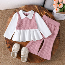 Cargar imagen en el visor de la galería, Blusa blanco con falso chaleco y pantalón pata ancha rosa viejo
