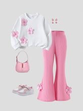 Cargar imagen en el visor de la galería, Abrigo blanco con flores y pantalón pata ancha rosa
