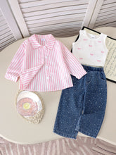 Cargar imagen en el visor de la galería, Crop blanco con moños, camisa a rayas y pantalón jeans con brillo
