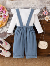 Cargar imagen en el visor de la galería, Blusa blanca con volados y jardinera azul de corderoy con flores

