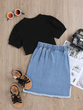 Cargar imagen en el visor de la galería, Blusa negra y pollera jeans con botones
