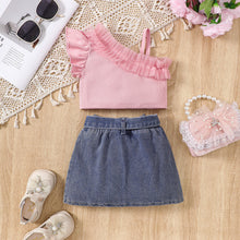 Cargar imagen en el visor de la galería, Crop rosa con volado de tul y pollera jeans con cinto
