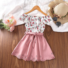 Cargar imagen en el visor de la galería, Blusa blanca floreado y pollera rosa con cinto
