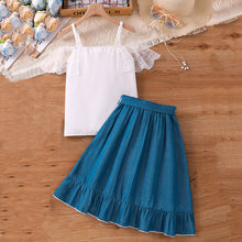 Cargar imagen en el visor de la galería, Blusa blanca con mangas transparente y pollera tipo jeans con cinto
