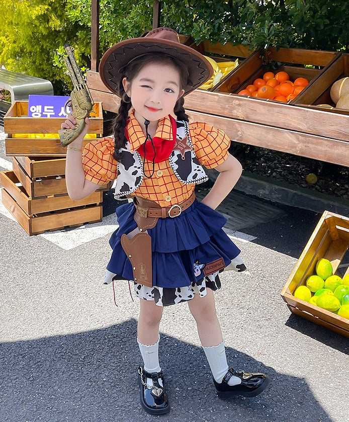 Camisa con chaleco y pollera estilo vaquera Toy Story, pañoleta rojo y sombrero