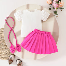 Carregar imagem no visualizador da galeria, Blusa acanalado blanco y pollera pink tableado con detalle de moño
