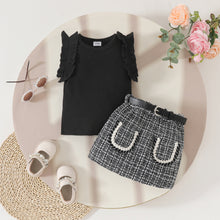Carregar imagem no visualizador da galeria, Blusa acanalado con volados y pollera de hilo cuadrille negro con cinto
