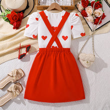 Carregar imagem no visualizador da galeria, Blusa blanco estampado de corazones y pollera rojo con tirante
