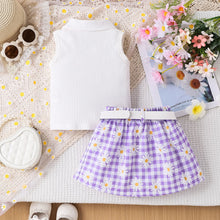 Cargar imagen en el visor de la galería, Blusa blanco con cuello y pollera cuadrille lila de margaritas y cinto
