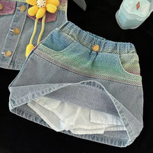 Cargar imagen en el visor de la galería, Chaleco con flor y pollera jeans con detalles coloridos
