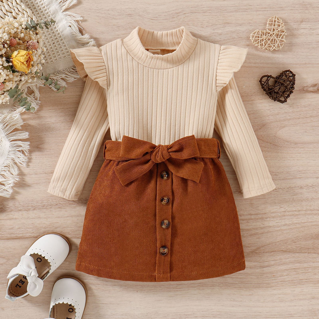 Blusa acanalado con cuello alto y  pollera corderoy marrón con cinto
