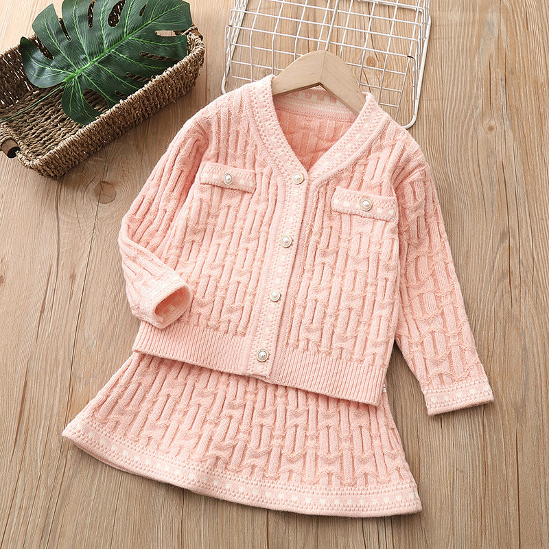 Campera de hilo salmón y pollera con relieve