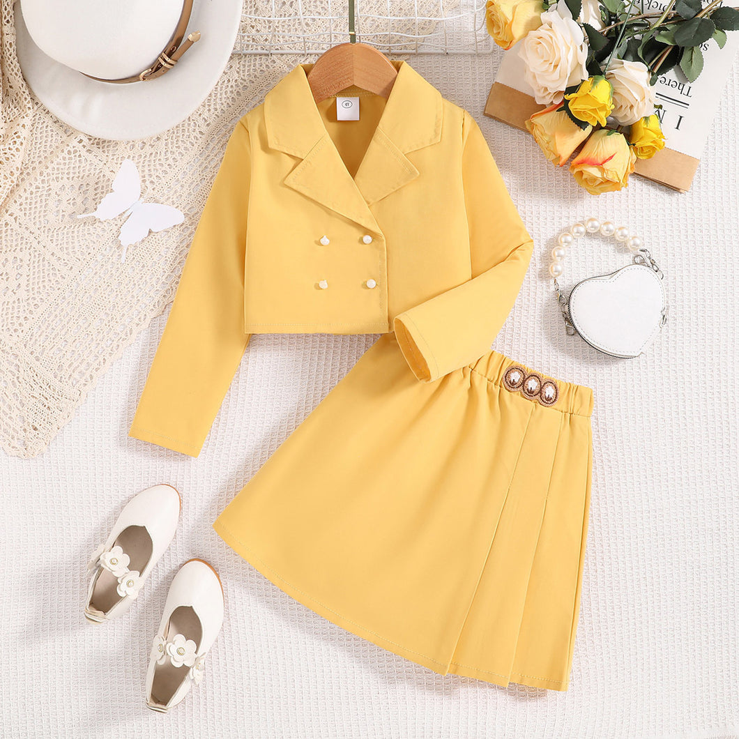 Abrigo campera con botones y pollera tableada amarillo