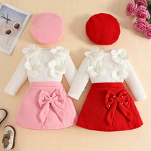 Cargar imagen en el visor de la galería, Blusa blanco con flores y  pollera con boina
