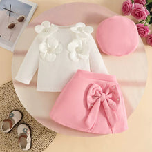 Cargar imagen en el visor de la galería, Blusa blanco con flores y  pollera con boina
