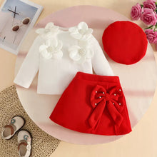 Cargar imagen en el visor de la galería, Blusa blanco con flores y  pollera con boina
