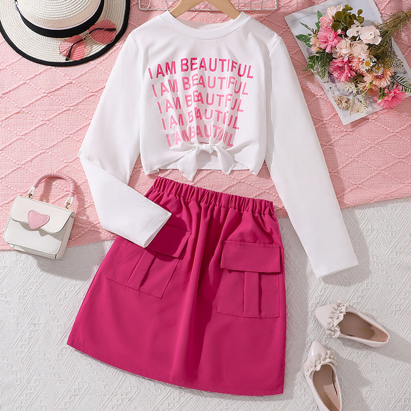 Blusa blanca con letras y pollera con bolsillos pink