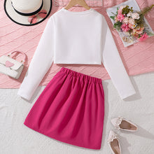 Cargar imagen en el visor de la galería, Blusa blanca con letras y pollera con bolsillos pink
