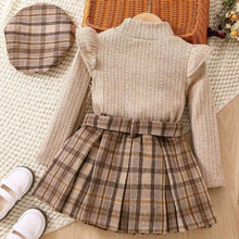 Cargar imagen en el visor de la galería, Blusa con volados, pollera cuadrille marrón con boina y cinto
