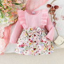 Carregar imagem no visualizador da galeria, Blusa rosa acanalada con volados y pollera floreado con moño
