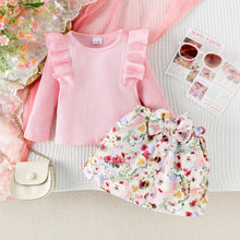 Carregar imagem no visualizador da galeria, Blusa rosa acanalada con volados y pollera floreado con moño
