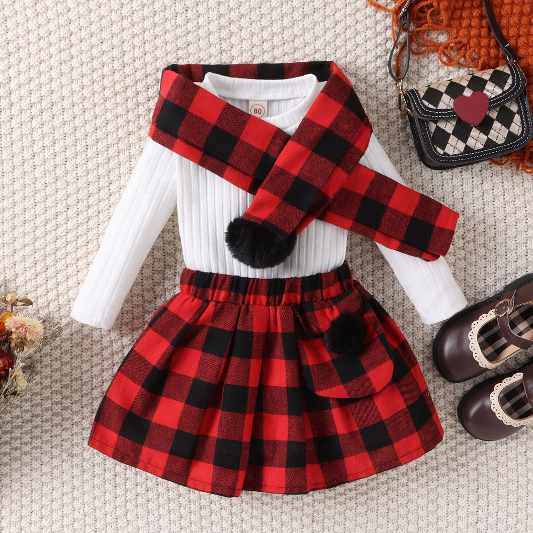 Blusa blanca y pollera con bufanda a cuadros