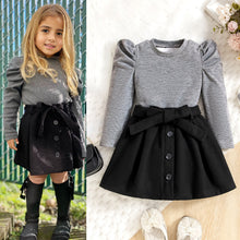 Carregar imagem no visualizador da galeria, Blusa gris manga abullonada y pollera negra con cinto
