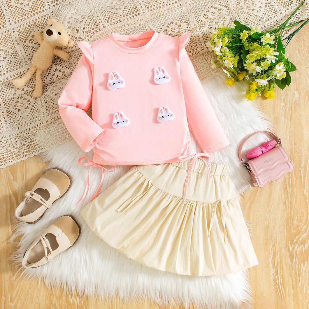 Blusa con volados y pollera crema