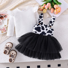 Cargar imagen en el visor de la galería, Blusa con volados y jardinera de Vaca con tutu negro
