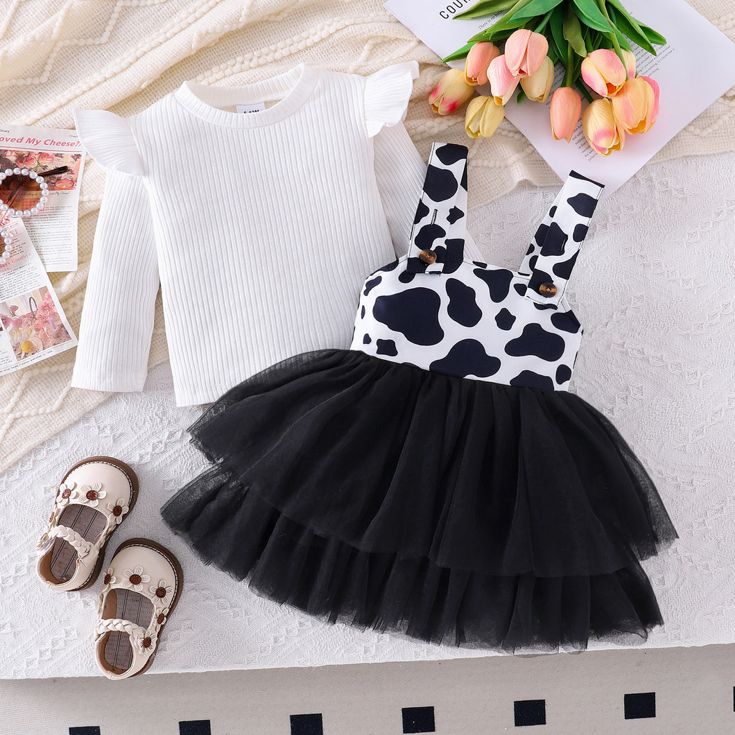 Blusa con volados y jardinera de Vaca con tutu negro