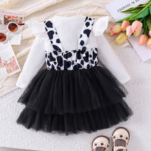 Cargar imagen en el visor de la galería, Blusa con volados y jardinera de Vaca con tutu negro
