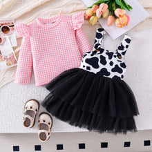 Cargar imagen en el visor de la galería, Blusa con volados y jardinera de Vaca con tutu negro
