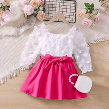 Cargar imagen en el visor de la galería, Blusa de tul blanco con flores y pollera pink con cinto
