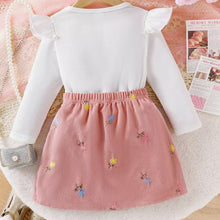 Cargar imagen en el visor de la galería, Blusa blanca con volados y pollera rosa viejo con moños y flores
