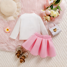 Cargar imagen en el visor de la galería, Blusa blanca con flor y pollera rosa con moño
