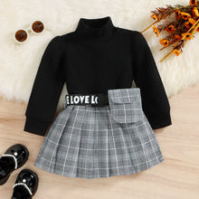 Cargar imagen en el visor de la galería, Blusa con cuello alto y pollera cuadrille gris con porchete
