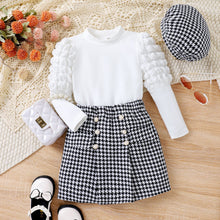 Cargar imagen en el visor de la galería, Blusa blanca con mangas abullonadas con pollera y boina cuadrille negro
