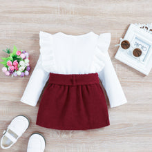 Cargar imagen en el visor de la galería, Blusa con volado blanco y pollera con cinto bordo

