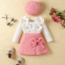 Cargar imagen en el visor de la galería, Blusa blanco con flores, pollera con moño y boina
