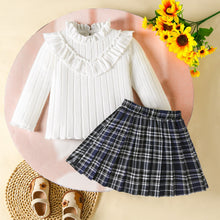 Carregar imagem no visualizador da galeria, Blusa blanco con volados y pollera cuadrille tableado
