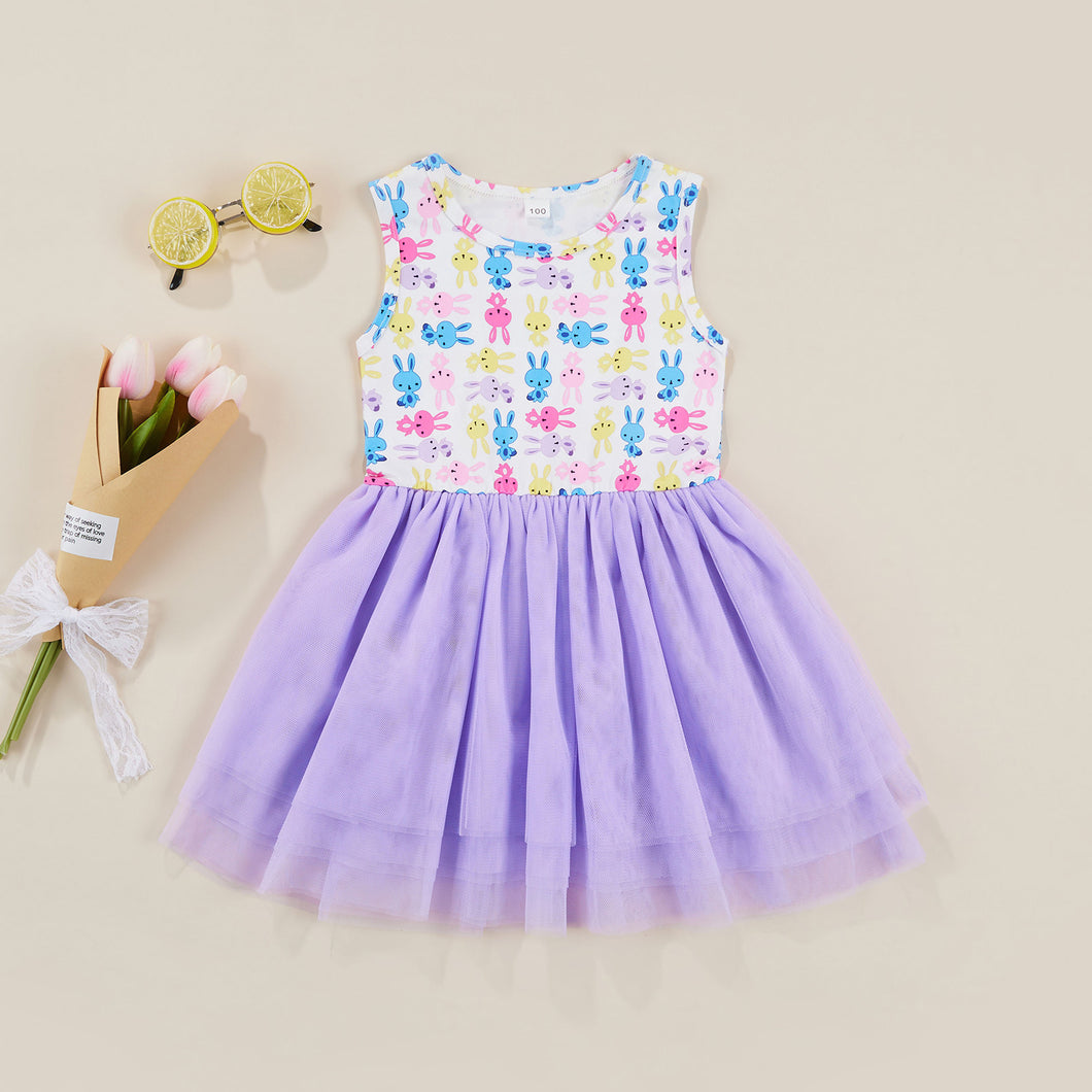 Vestido blanco con estampas de conejos y tul lila