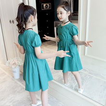 Cargar imagen en el visor de la galería, Vestido liso con bolsillos y botones
