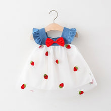Cargar imagen en el visor de la galería, Vestido de tul con bordado de frutillas y detalles de jeans con volados
