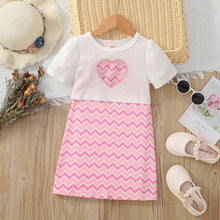 Cargar imagen en el visor de la galería, Vestido con estampas de zigzag rosa y crop blanco

