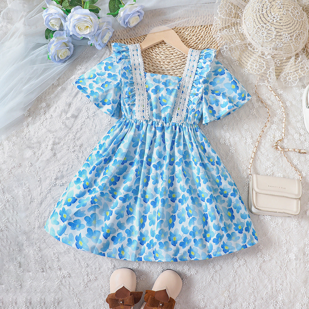 Vestido con estampas de flores celeste y encajes