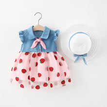 Carregar imagem no visualizador da galeria, Vestido tipo jeans con tul, estampas de frutillas con brillo y sombrero
