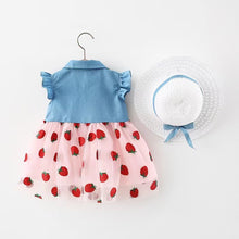 Carregar imagem no visualizador da galeria, Vestido tipo jeans con tul, estampas de frutillas con brillo y sombrero

